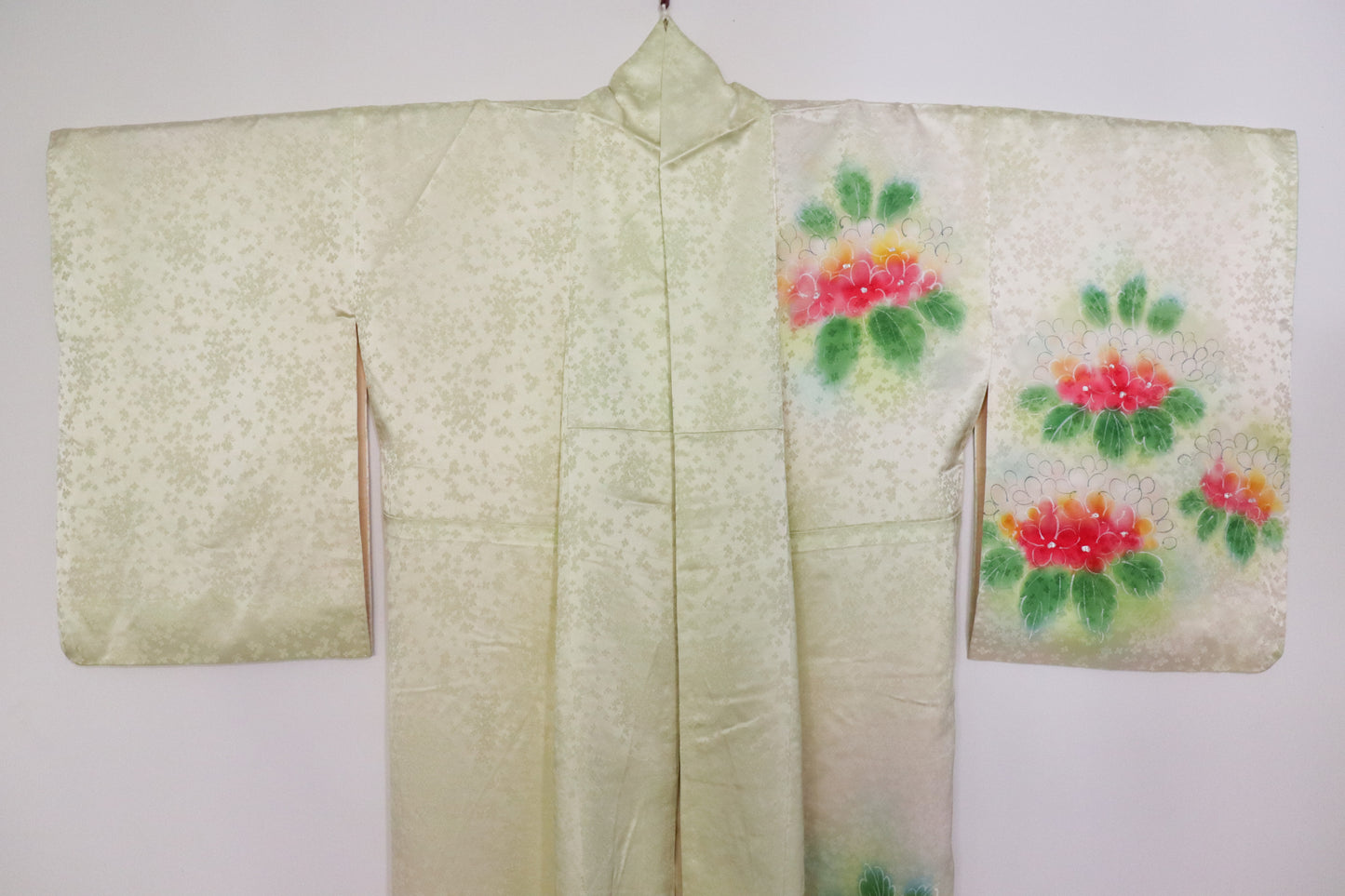pastel green kimono with floral pattern. vintage kimono.