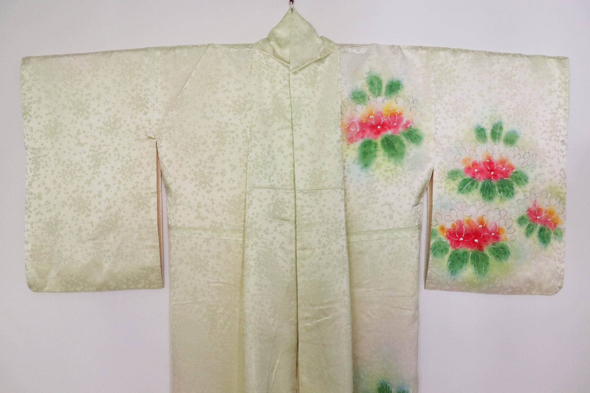 pastel green kimono with floral pattern. vintage kimono.