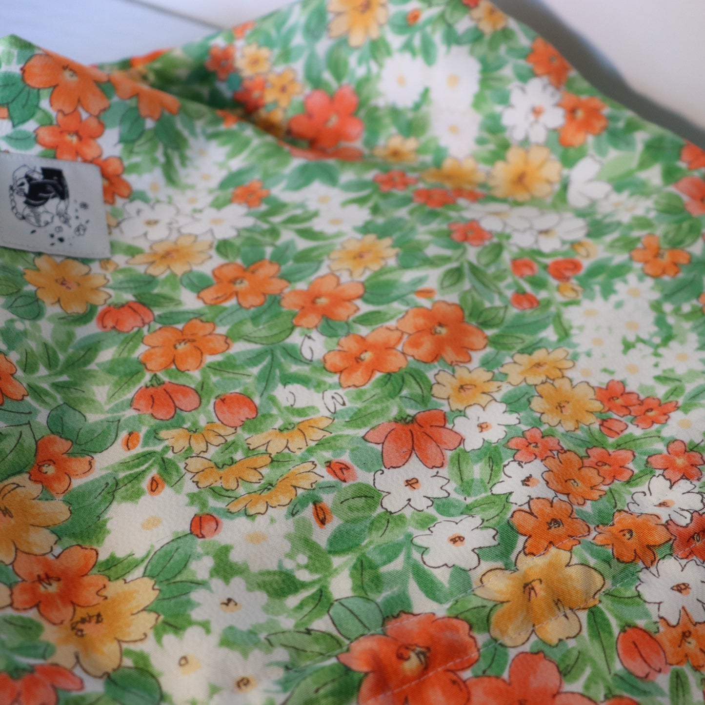 Drawstring tote bag made from silk kimono fabric. Vivid floral pattern.