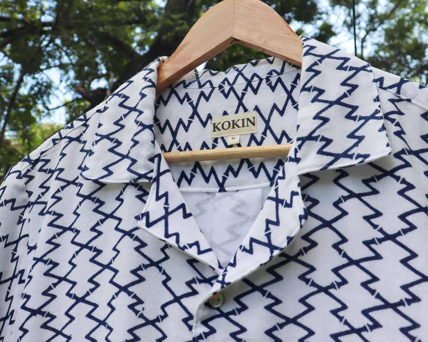 Men's summer shirt made from summer kimono (yukata). The soft cotton gauze fabric is very comfortable. Close up photo of the collar and logo.