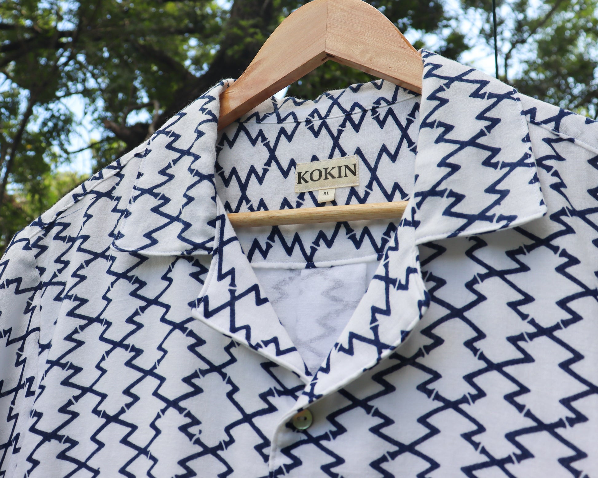 Men's summer shirt made from summer kimono (yukata). The soft cotton gauze fabric is very comfortable. Close up photo of the collar and logo.