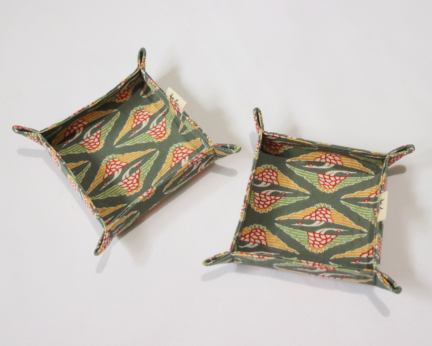 Fabric tray in green fabric with the pattern of cranes.