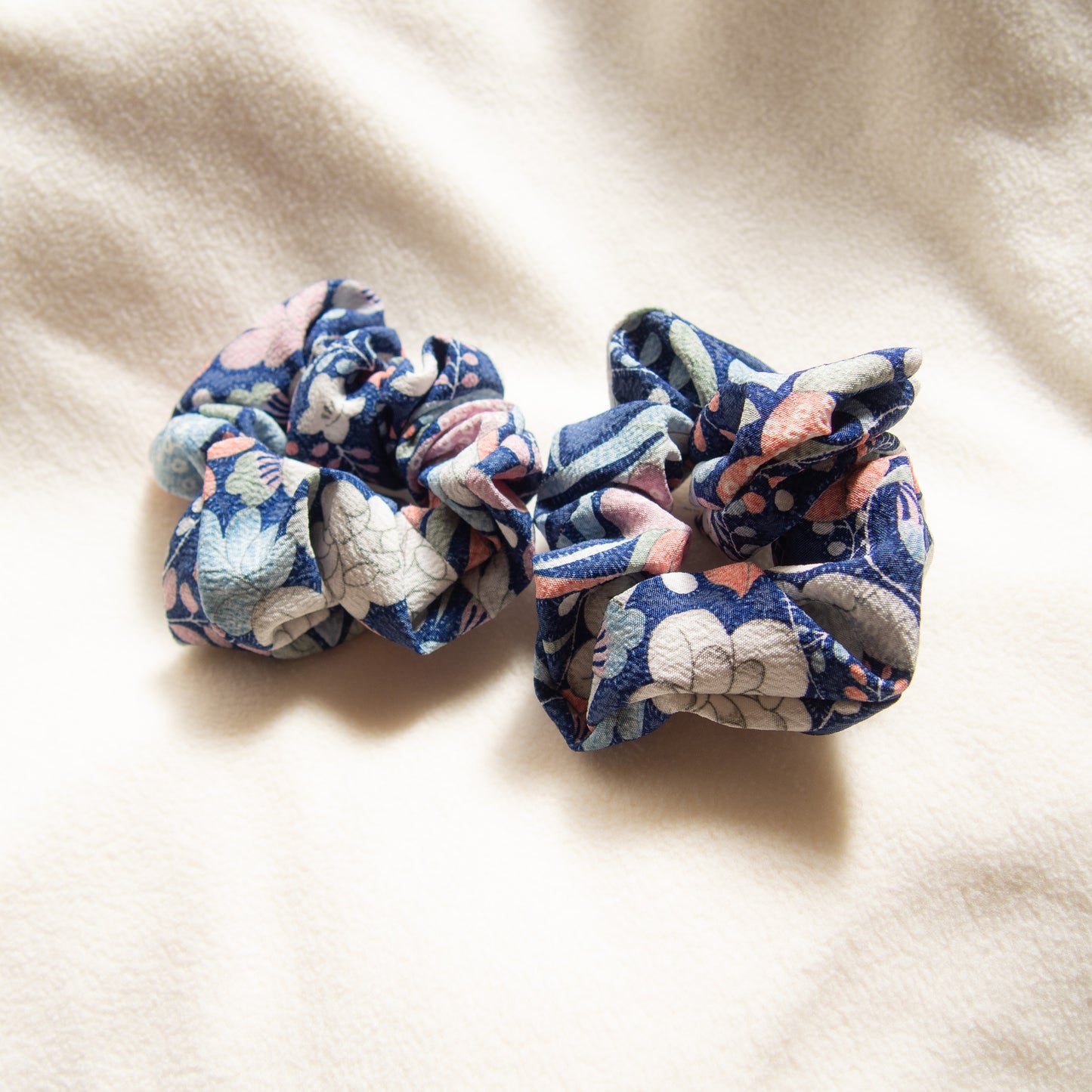 Pre-loved Kimono Scrunchie -Hotaru-