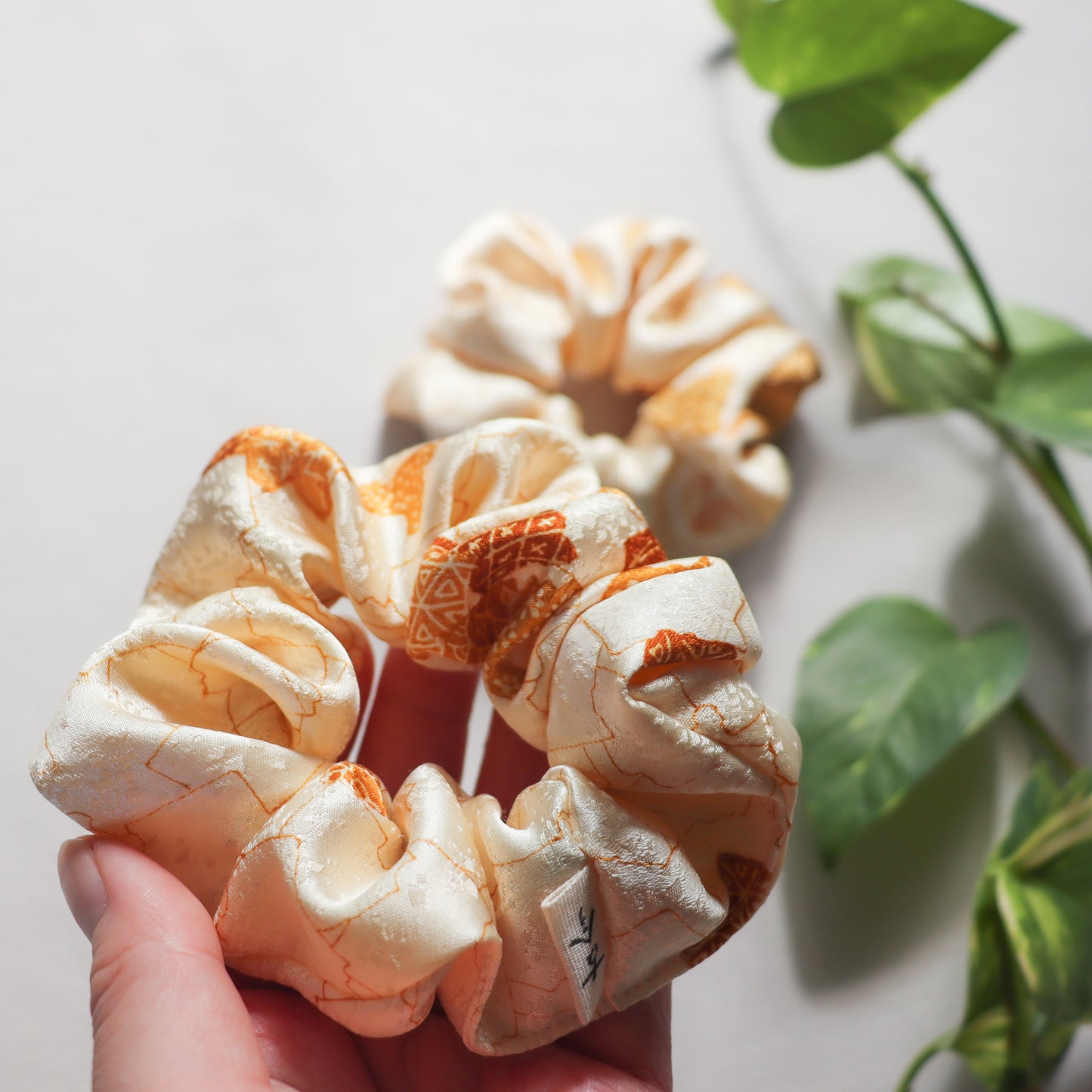 Pre-loved Kimono Scrunchies -Kinpaku-