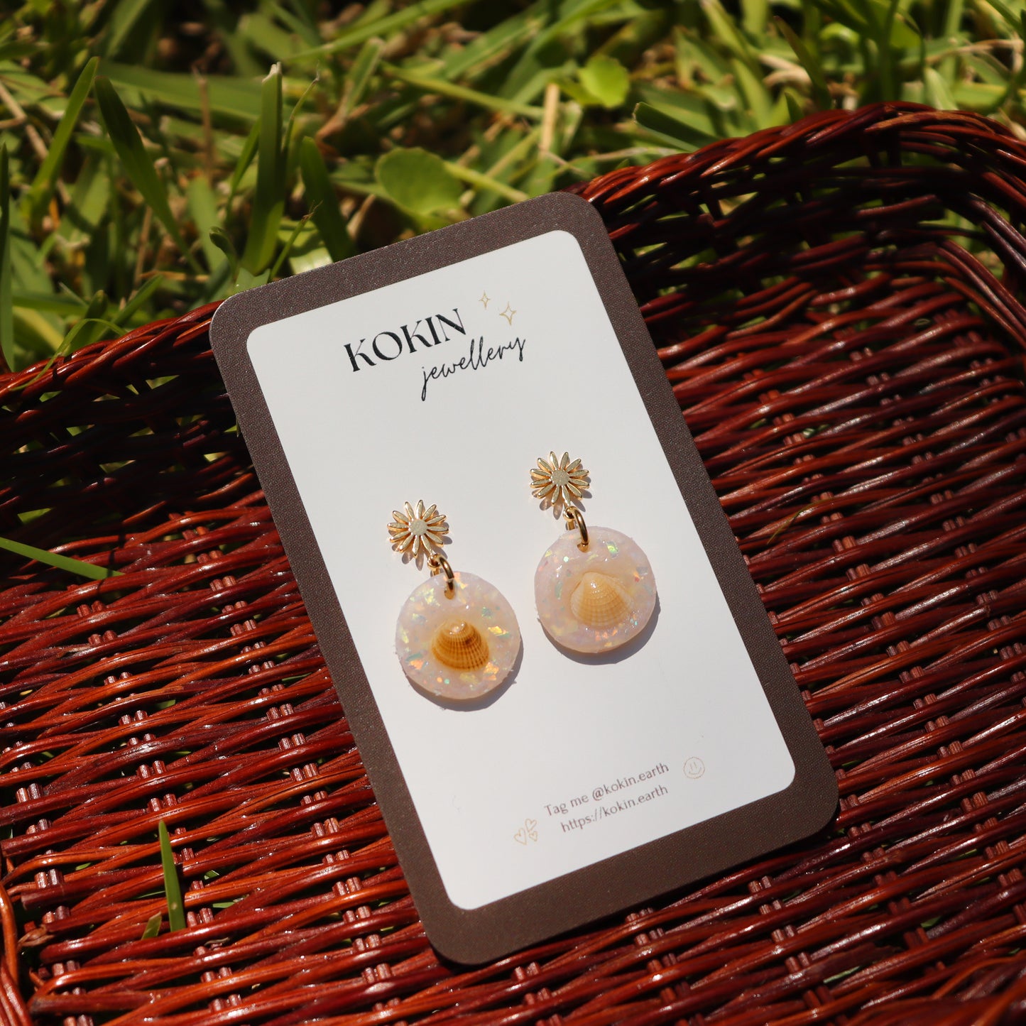 Sea Shell Dangles | Gold Flowers