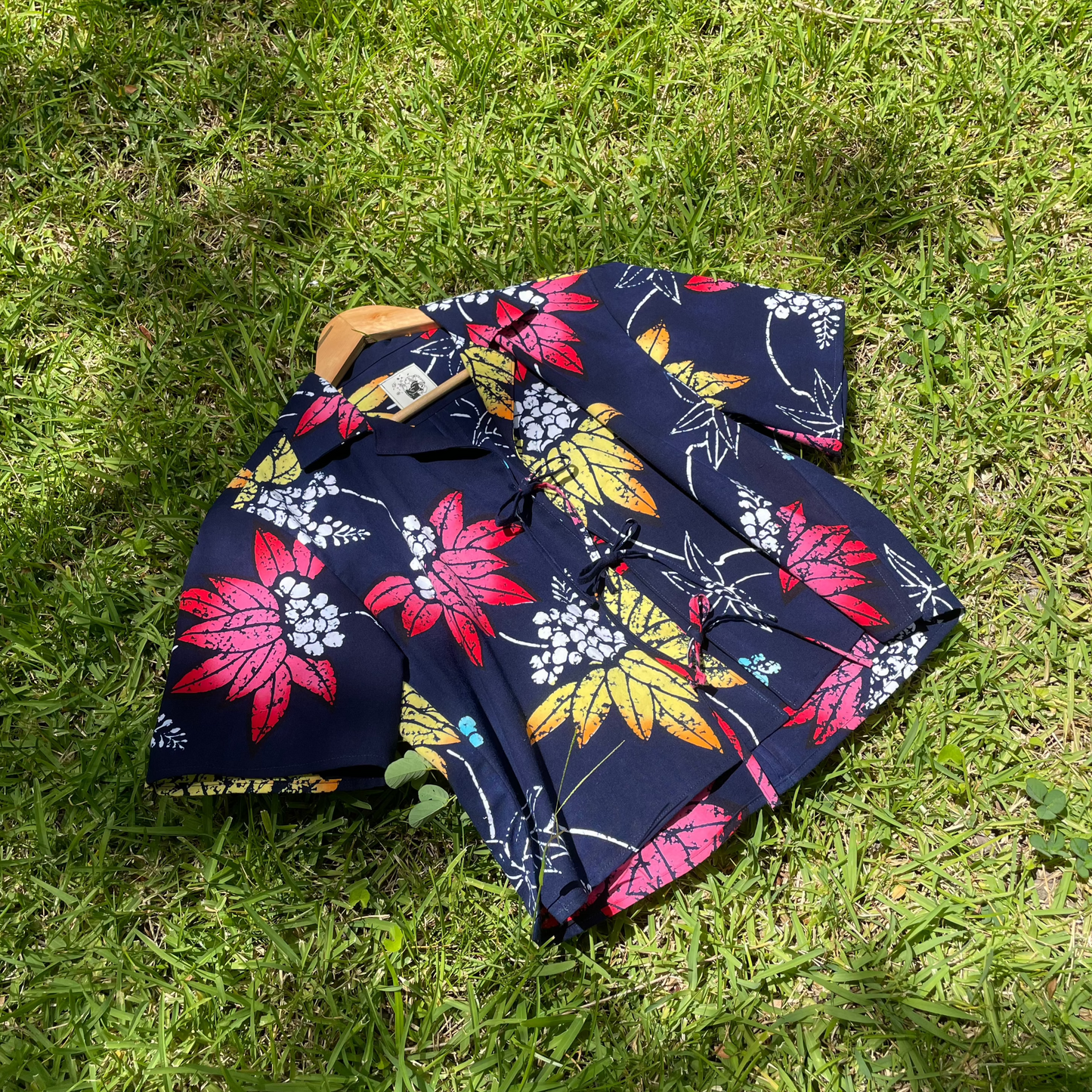 Women's cropped shirt made from yukata: summer kimono. The material is 100% cotton, making the shirt very comfortable and breathable. On the grass.