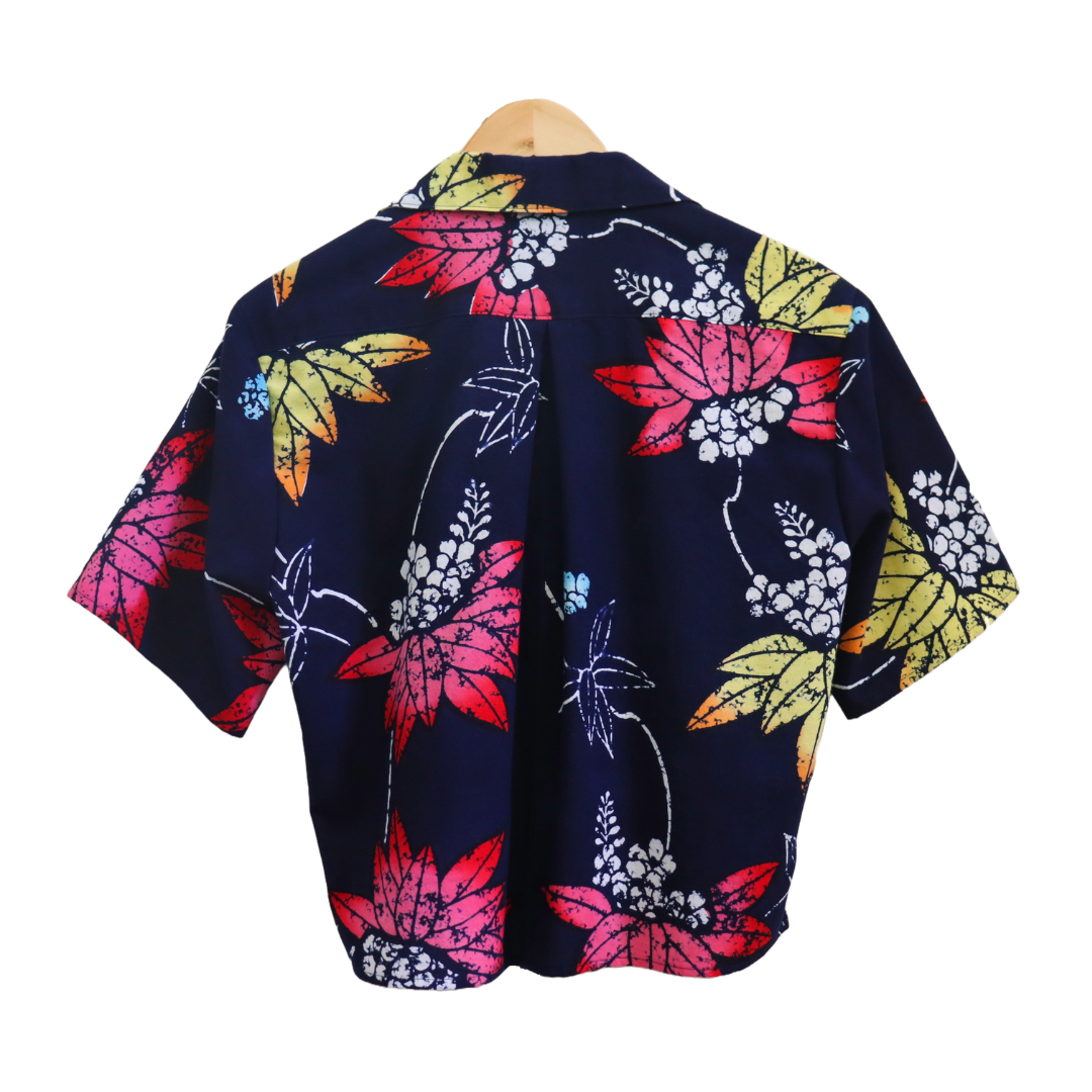 Women's cropped shirt made from yukata: summer kimono. The material is 100% cotton, making the shirt very comfortable and breathable. Back.